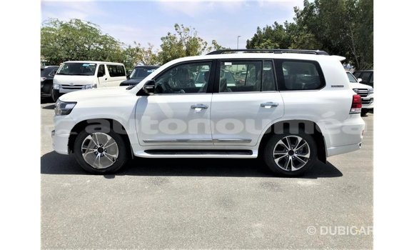 Acheter Import Voiture Toyota Land Cruiser Blanc à Import - Dubai, Iles Acheter Import Voiture Toyota Land Cruiser Blanc à Import - Dubai, Iles