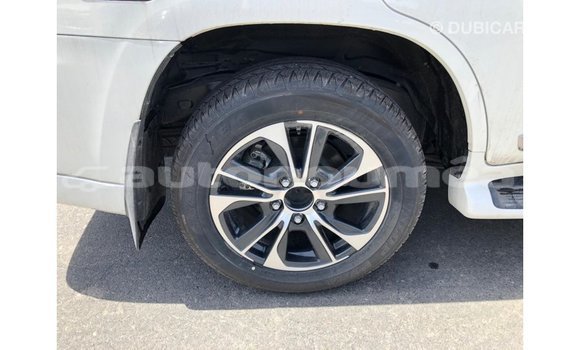 Acheter Import Voiture Toyota Land Cruiser Blanc à Import - Dubai, Iles Acheter Import Voiture Toyota Land Cruiser Blanc à Import - Dubai, Iles