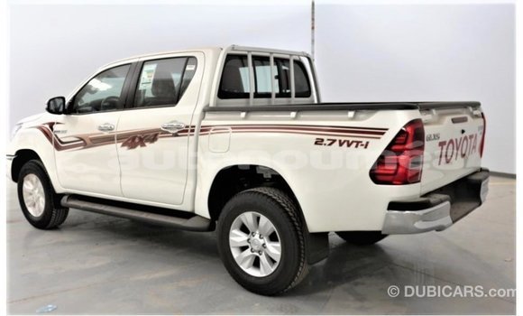 Acheter Import Voiture Toyota Hilux Blanc à Import - Dubai, Iles Acheter Import Voiture Toyota Hilux Blanc à Import - Dubai, Iles