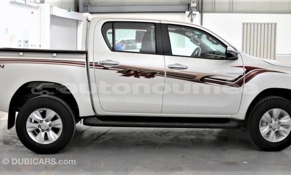 Acheter Import Voiture Toyota Hilux Blanc à Import - Dubai, Iles Acheter Import Voiture Toyota Hilux Blanc à Import - Dubai, Iles