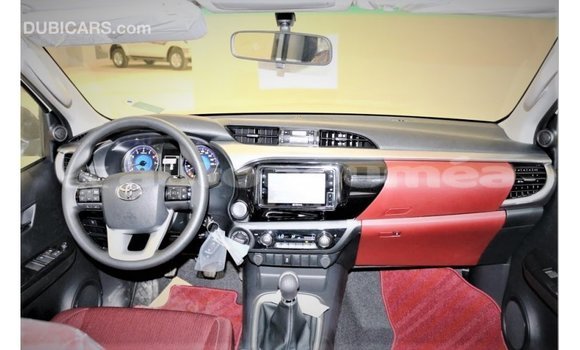 Acheter Import Voiture Toyota Hilux Blanc à Import - Dubai, Iles Acheter Import Voiture Toyota Hilux Blanc à Import - Dubai, Iles