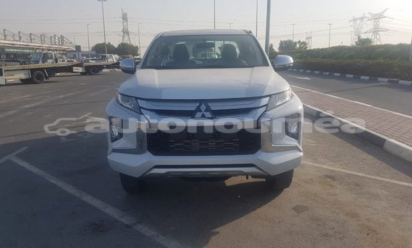 Acheter Import Voiture Mitsubishi L200 Blanc à Import - Dubai, Iles Acheter Import Voiture Mitsubishi L200 Blanc à Import - Dubai, Iles