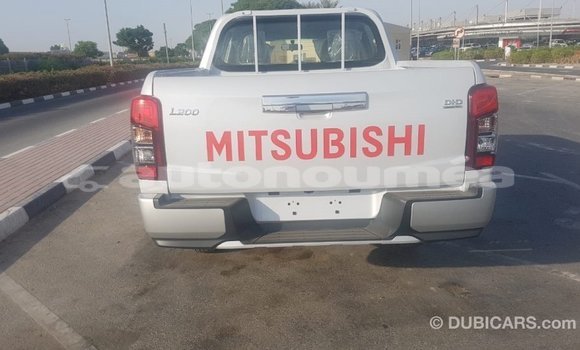Buy Import Mitsubishi L200 White Car in Import - Dubai in Iles Buy Import Mitsubishi L200 White Car in Import - Dubai in Iles