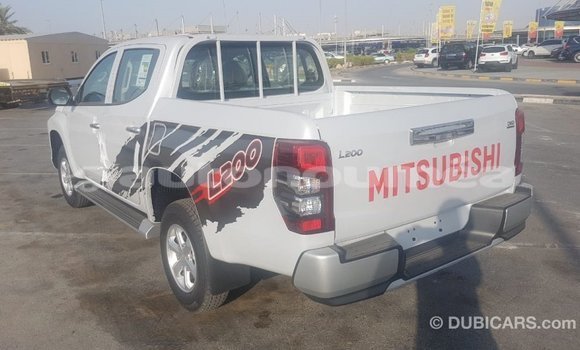 Buy Import Mitsubishi L200 White Car in Import - Dubai in Iles Buy Import Mitsubishi L200 White Car in Import - Dubai in Iles