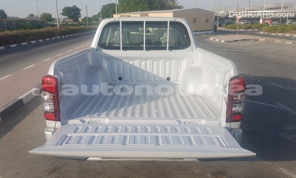 Buy Import Mitsubishi L200 White Car in Import - Dubai in Iles Buy Import Mitsubishi L200 White Car in Import - Dubai in Iles