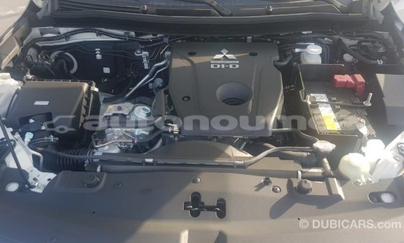 Buy Import Mitsubishi L200 White Car in Import - Dubai in Iles Buy Import Mitsubishi L200 White Car in Import - Dubai in Iles