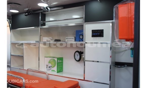 Acheter Import Voiture Toyota Hiace Blanc à Import - Dubai, Iles Acheter Import Voiture Toyota Hiace Blanc à Import - Dubai, Iles