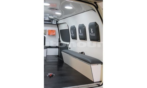 Acheter Import Voiture Toyota Hiace Blanc à Import - Dubai, Iles Acheter Import Voiture Toyota Hiace Blanc à Import - Dubai, Iles