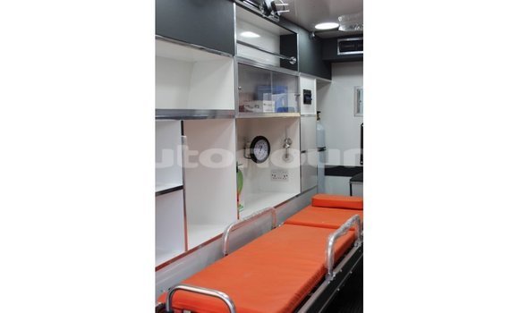 Acheter Import Voiture Toyota Hiace Blanc à Import - Dubai, Iles Acheter Import Voiture Toyota Hiace Blanc à Import - Dubai, Iles