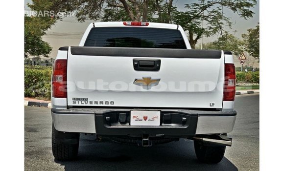 Buy Import Chevrolet Silverado White Car in Import - Dubai in Iles Buy Import Chevrolet Silverado White Car in Import - Dubai in Iles
