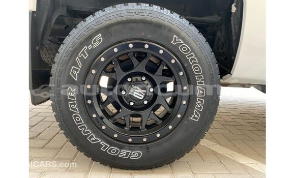 Buy Import Chevrolet Silverado White Car in Import - Dubai in Iles Buy Import Chevrolet Silverado White Car in Import - Dubai in Iles