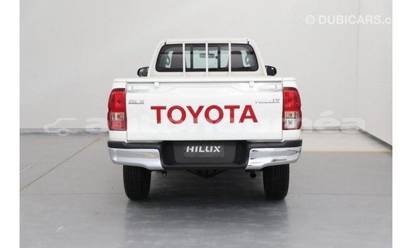 Acheter Import Voiture Toyota Hilux Blanc à Import - Dubai, Iles Acheter Import Voiture Toyota Hilux Blanc à Import - Dubai, Iles