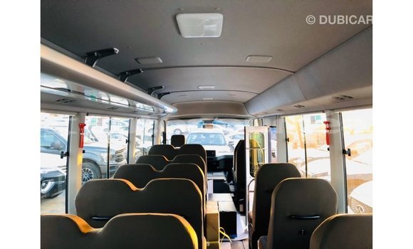 Acheter Import Voiture Toyota Coaster Blanc à Import - Dubai, Iles Acheter Import Voiture Toyota Coaster Blanc à Import - Dubai, Iles