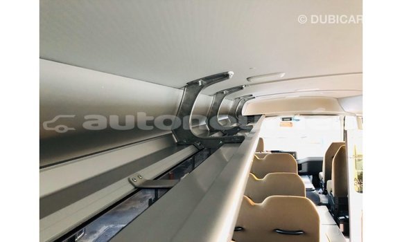 Acheter Import Voiture Toyota Coaster Blanc à Import - Dubai, Iles Acheter Import Voiture Toyota Coaster Blanc à Import - Dubai, Iles