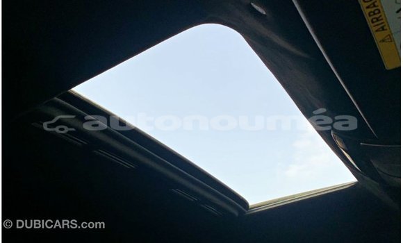 Buy Import Mercedes-Benz 190 White Car in Import - Dubai in Iles Buy Import Mercedes-Benz 190 White Car in Import - Dubai in Iles