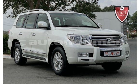 Buy Import Toyota Land Cruiser White Car in Import - Dubai in Iles