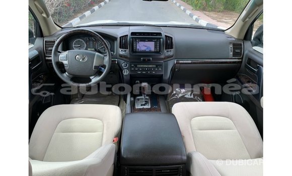 Buy Import Toyota Land Cruiser White Car in Import - Dubai in Iles Buy Import Toyota Land Cruiser White Car in Import - Dubai in Iles