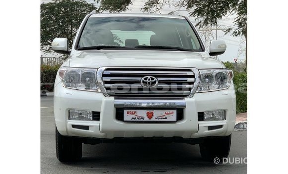 Buy Import Toyota Land Cruiser White Car in Import - Dubai in Iles Buy Import Toyota Land Cruiser White Car in Import - Dubai in Iles