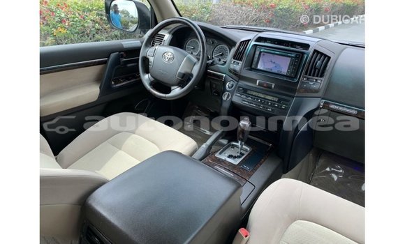Buy Import Toyota Land Cruiser White Car in Import - Dubai in Iles Buy Import Toyota Land Cruiser White Car in Import - Dubai in Iles