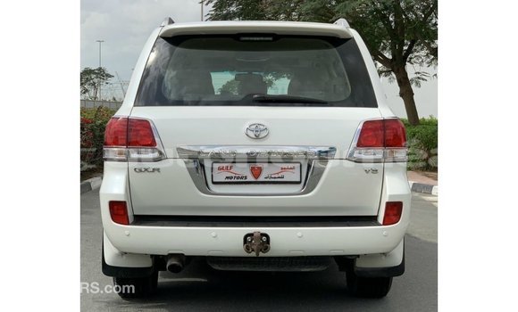 Buy Import Toyota Land Cruiser White Car in Import - Dubai in Iles Buy Import Toyota Land Cruiser White Car in Import - Dubai in Iles