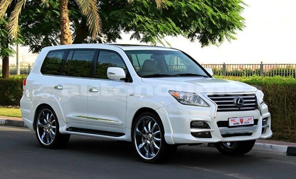 Buy Import Lexus LX White Car in Import - Dubai in Iles Buy Import Lexus LX White Car in Import - Dubai in Iles