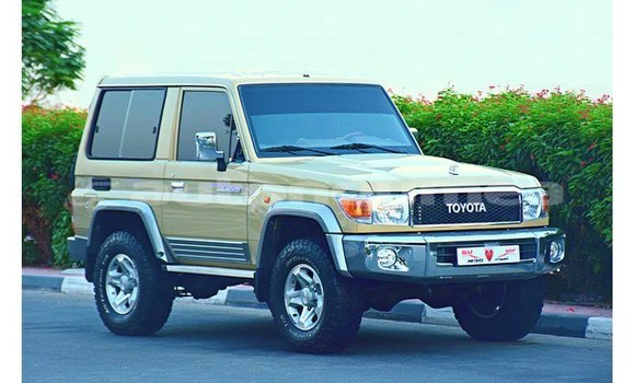 Buy Import Toyota Land Cruiser Beige Car in Import - Dubai in Iles