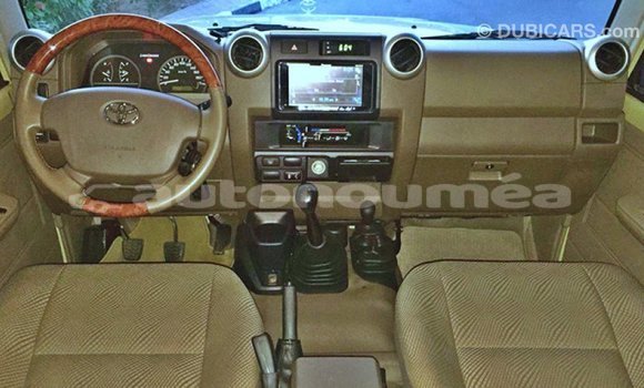Buy Import Toyota Land Cruiser Beige Car in Import - Dubai in Iles Buy Import Toyota Land Cruiser Beige Car in Import - Dubai in Iles