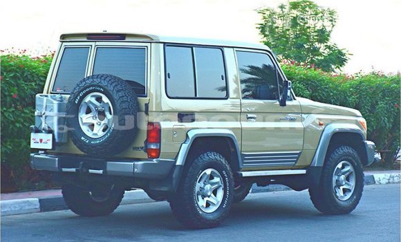 Buy Import Toyota Land Cruiser Beige Car in Import - Dubai in Iles Buy Import Toyota Land Cruiser Beige Car in Import - Dubai in Iles