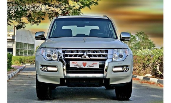 Acheter Import Voiture Mitsubishi Pajero Blanc à Import - Dubai, Iles Acheter Import Voiture Mitsubishi Pajero Blanc à Import - Dubai, Iles