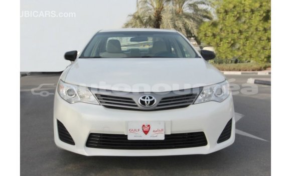 Buy Import Toyota Camry White Car in Import - Dubai in Iles Buy Import Toyota Camry White Car in Import - Dubai in Iles
