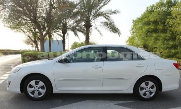 Buy Import Toyota Camry White Car in Import - Dubai in Iles Buy Import Toyota Camry White Car in Import - Dubai in Iles