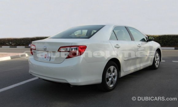 Buy Import Toyota Camry White Car in Import - Dubai in Iles Buy Import Toyota Camry White Car in Import - Dubai in Iles