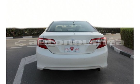 Buy Import Toyota Camry White Car in Import - Dubai in Iles Buy Import Toyota Camry White Car in Import - Dubai in Iles