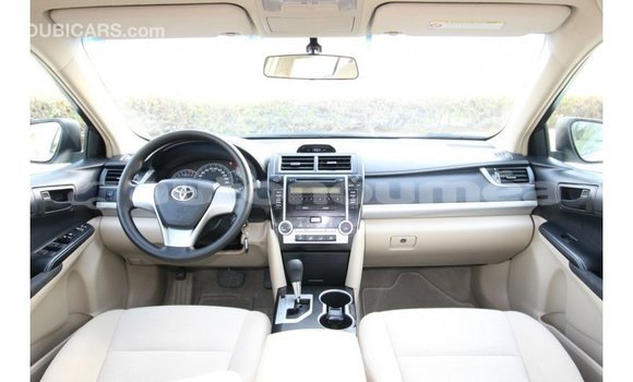 Buy Import Toyota Camry White Car in Import - Dubai in Iles Buy Import Toyota Camry White Car in Import - Dubai in Iles