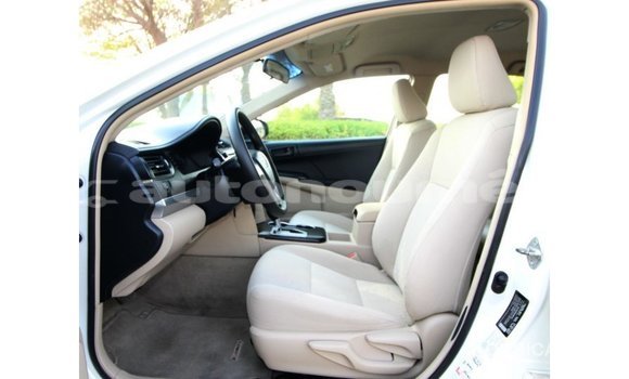 Buy Import Toyota Camry White Car in Import - Dubai in Iles Buy Import Toyota Camry White Car in Import - Dubai in Iles