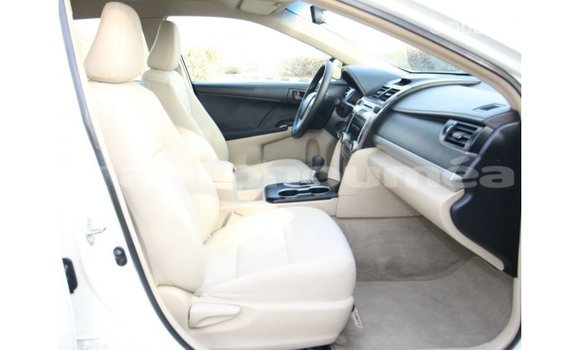 Buy Import Toyota Camry White Car in Import - Dubai in Iles Buy Import Toyota Camry White Car in Import - Dubai in Iles