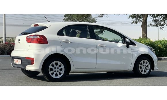 Acheter Import Voiture Kia Rio Blanc à Import - Dubai, Iles Acheter Import Voiture Kia Rio Blanc à Import - Dubai, Iles