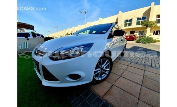 Buy Import Ford Focus White Car in Import - Dubai in Iles Buy Import Ford Focus White Car in Import - Dubai in Iles