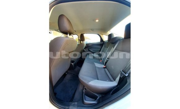 Buy Import Ford Focus White Car in Import - Dubai in Iles Buy Import Ford Focus White Car in Import - Dubai in Iles