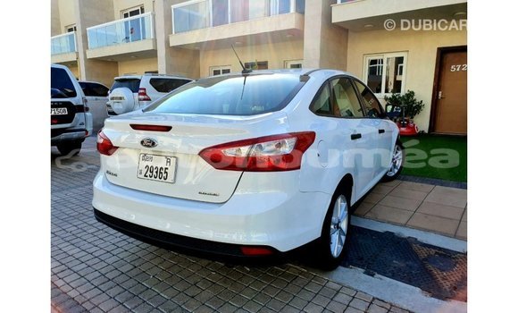 Buy Import Ford Focus White Car in Import - Dubai in Iles Buy Import Ford Focus White Car in Import - Dubai in Iles