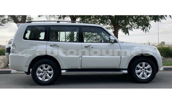 Acheter Import Voiture Mitsubishi Pajero Blanc à Import - Dubai, Iles Acheter Import Voiture Mitsubishi Pajero Blanc à Import - Dubai, Iles