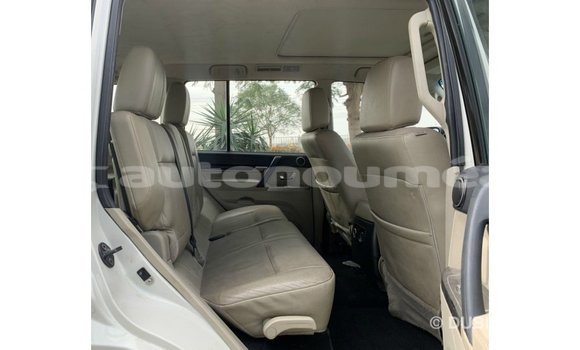 Acheter Import Voiture Mitsubishi Pajero Blanc à Import - Dubai, Iles Acheter Import Voiture Mitsubishi Pajero Blanc à Import - Dubai, Iles