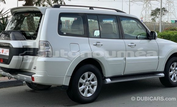 Acheter Import Voiture Mitsubishi Pajero Blanc à Import - Dubai, Iles Acheter Import Voiture Mitsubishi Pajero Blanc à Import - Dubai, Iles