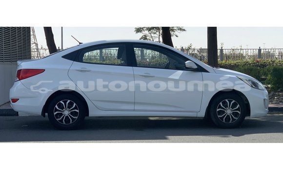 Buy Import Hyundai Accent White Car in Import - Dubai in Iles Buy Import Hyundai Accent White Car in Import - Dubai in Iles