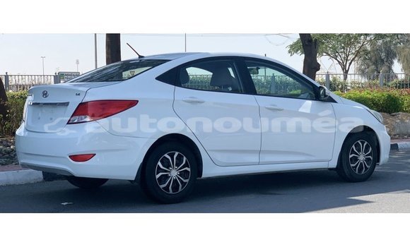 Buy Import Hyundai Accent White Car in Import - Dubai in Iles Buy Import Hyundai Accent White Car in Import - Dubai in Iles