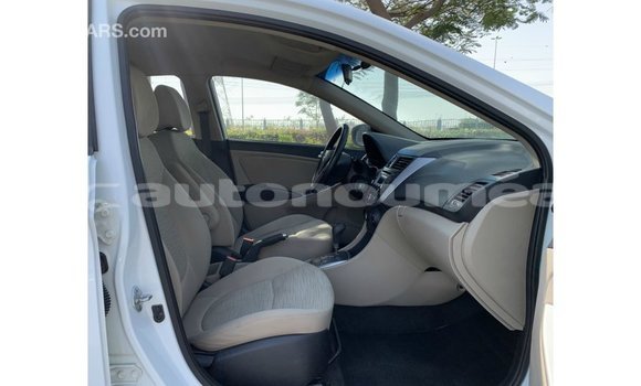 Buy Import Hyundai Accent White Car in Import - Dubai in Iles Buy Import Hyundai Accent White Car in Import - Dubai in Iles