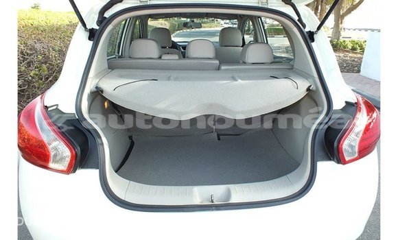 Buy Import Nissan Tiida White Car in Import - Dubai in Iles Buy Import Nissan Tiida White Car in Import - Dubai in Iles