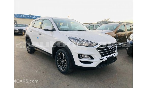 Acheter Import Voiture Hyundai Tucson Blanc à Import - Dubai, Iles Acheter Import Voiture Hyundai Tucson Blanc à Import - Dubai, Iles