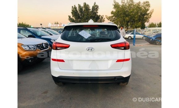 Acheter Import Voiture Hyundai Tucson Blanc à Import - Dubai, Iles Acheter Import Voiture Hyundai Tucson Blanc à Import - Dubai, Iles