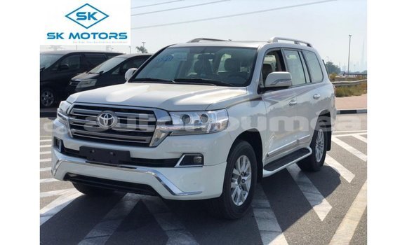Acheter Import Voiture Toyota Land Cruiser Blanc à Import - Dubai, Iles Acheter Import Voiture Toyota Land Cruiser Blanc à Import - Dubai, Iles